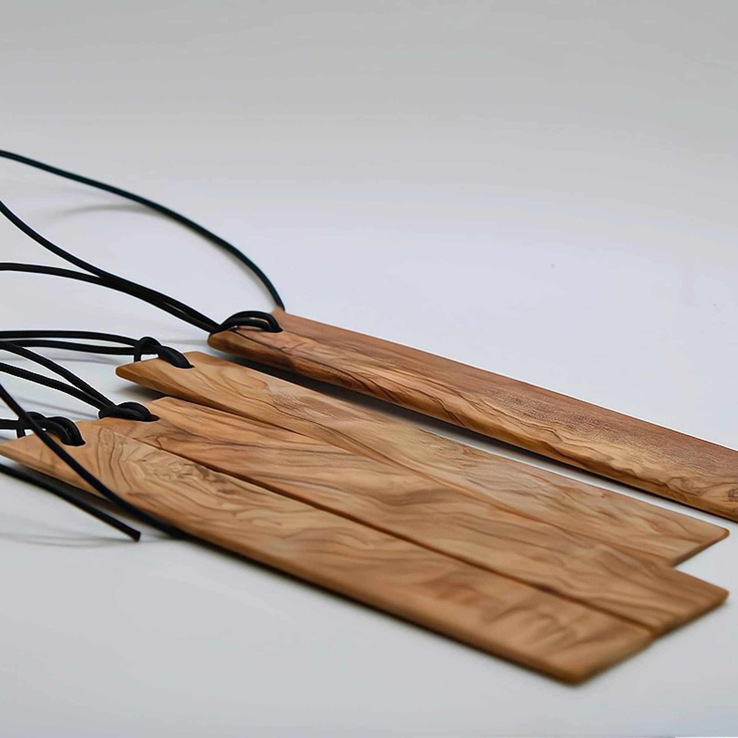 Lesezeichen aus Olivenholz mit Lederband viel