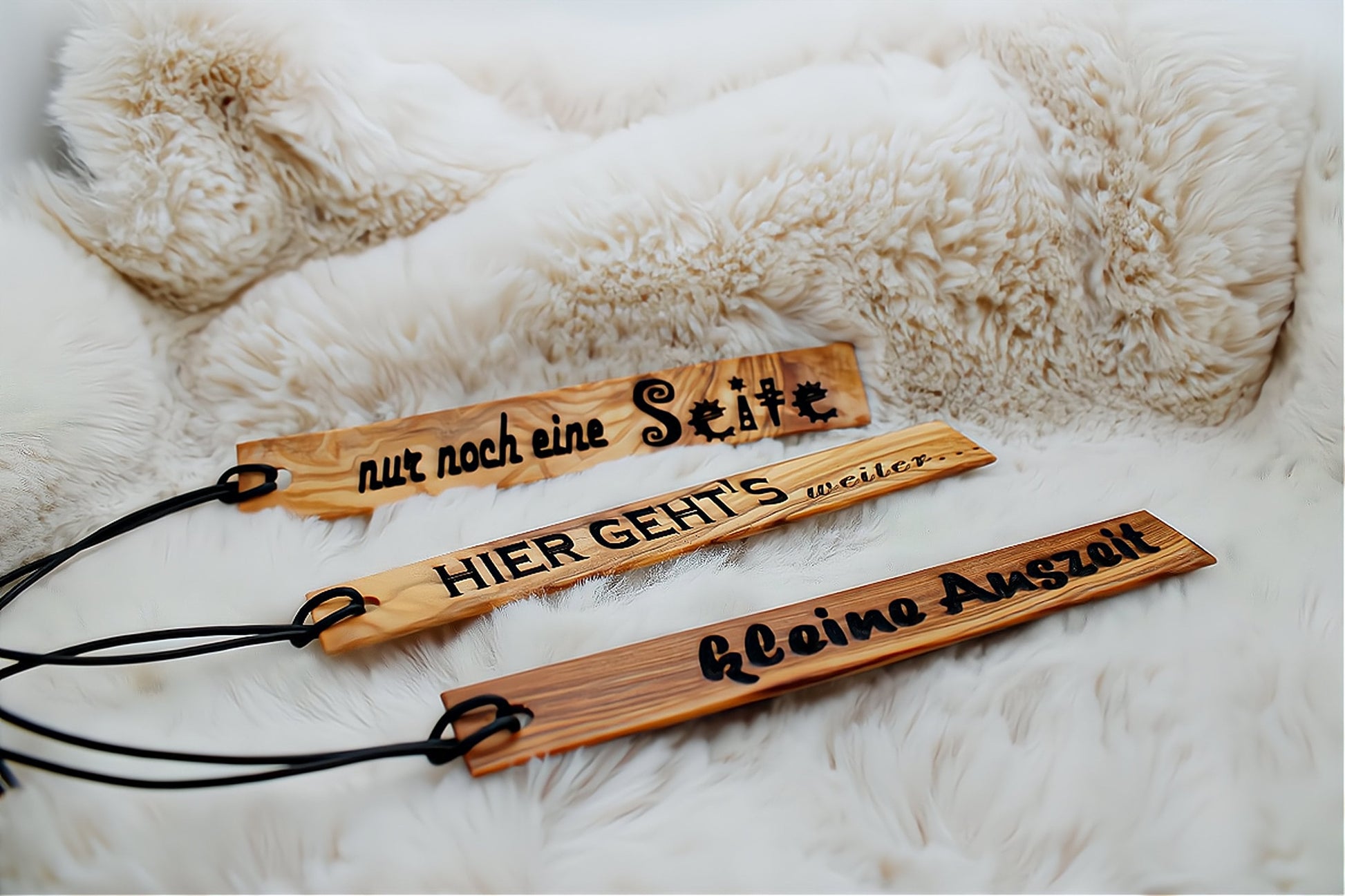 Lesezeichen aus Holz / Geschenkidee aus Olivenholz